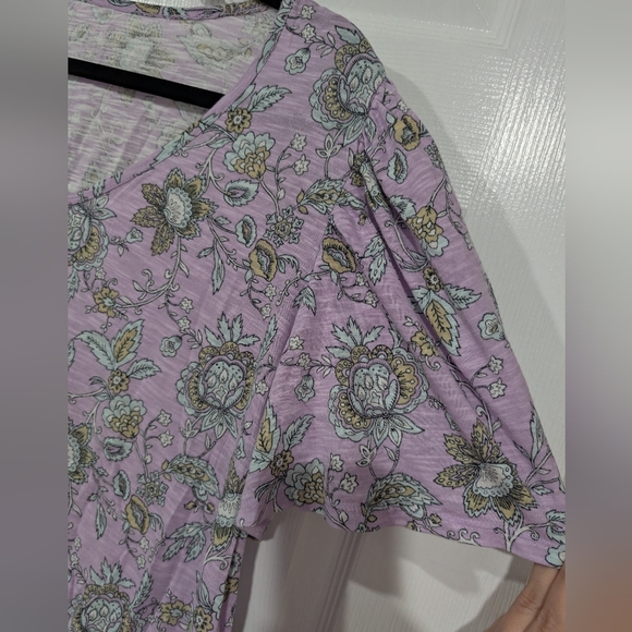 Lane Bryant Purple Floral Flutter-Sleeve V-Neck Top in Size 18/20 (2X) - Picture 5 of 9